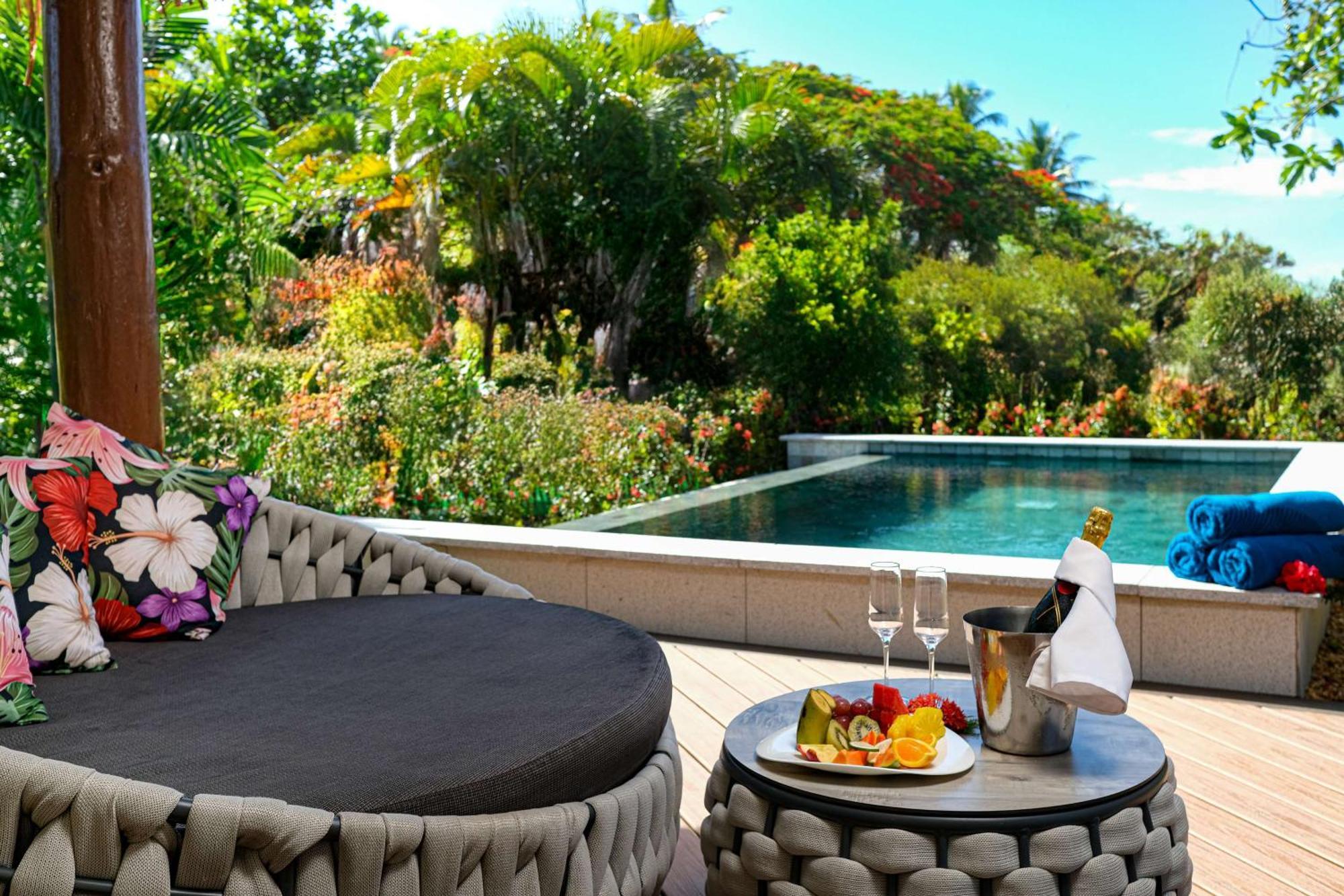 Outrigger Fiji Beach Resort Korotogo Exterior photo