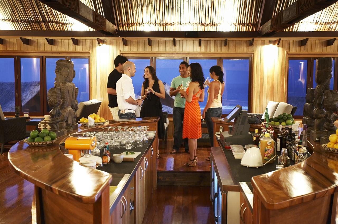 Outrigger Fiji Beach Resort Korotogo Exterior photo The interior of the restaurant